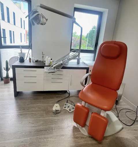 Clarance BAROU - Pédicure Podologue à Saint-Just-Saint-Rambert