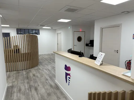 Docteur Gras de Bellis Jennifer - Stomatologue - implants dentaires - Saint-Etienne / Stomatopôle à Saint-Just-Saint-Rambert