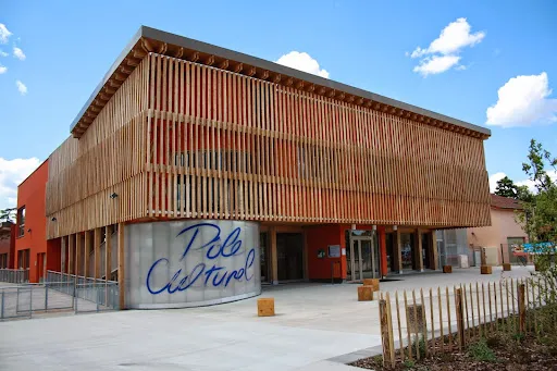 Maison des Jeunes et de la Culture MJC à Saint-Just-Saint-Rambert