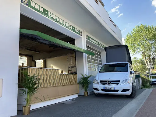 VAN EXPERIENCE 42 à Saint-Just-Saint-Rambert